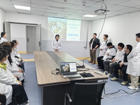 �Ĵ���ҽҩ�ߵ�ר��ѧУ������ϼ���רҵѧ������Ժ��չ��ϰʵ��